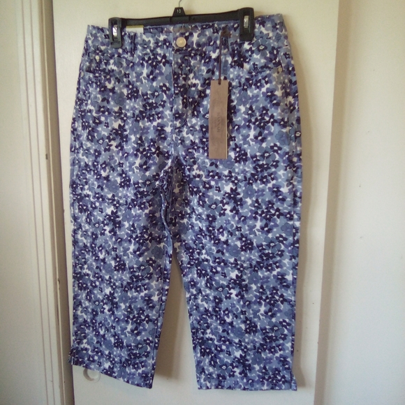 Hannah Pants - Hannah floral Capri pants size 14